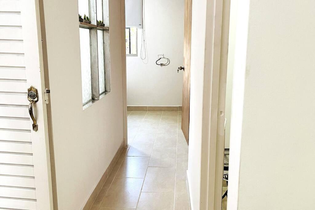 Acogedor,luz Natural , Agua Caliente ,200 Mbps,central. Apartment Medellin