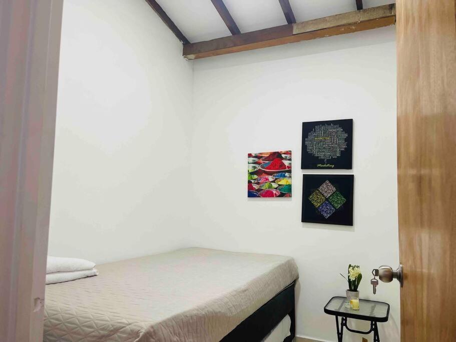 Apartment Acogedor,luz Natural , Agua Caliente ,200 Mbps,central. Medellin