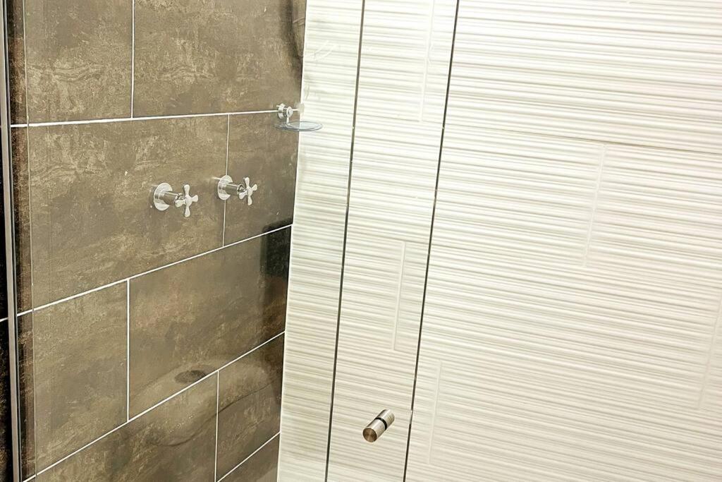 Apartment Acogedor,luz Natural , Agua Caliente ,200 Mbps,central.